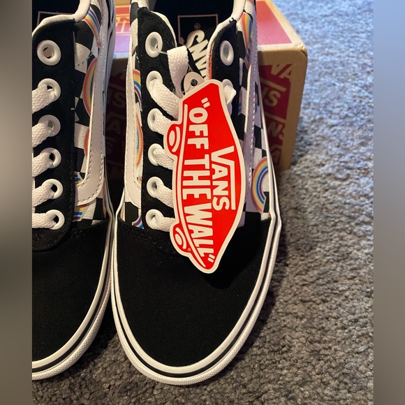 NIB NWT Vans Rainbow Checkerboard Ladies Sneakers Size 7 IOB - Picture 3 of 10